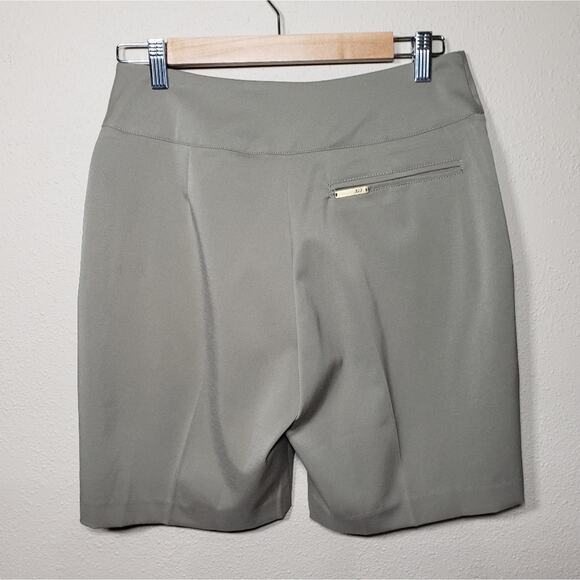 Tail - Picture 2 of 5